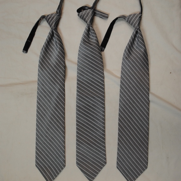 Brandon Michael Silver Diagonal Striped Neckties - Picture 1 of 1